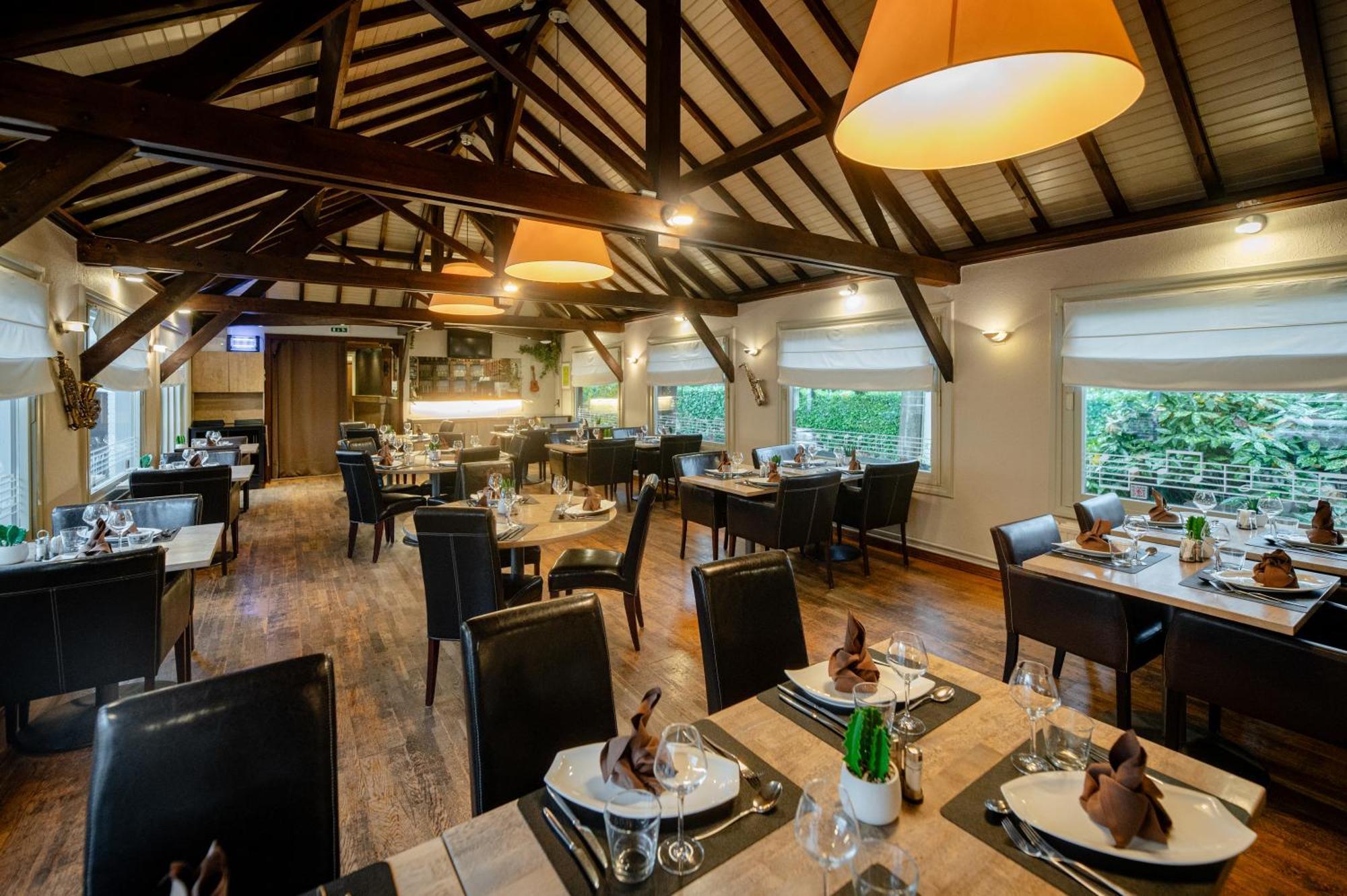 Logis Hotel Restaurant Des Acacias Lille Neuville En Ferrain Neuville-en-Ferrain Exterior photo