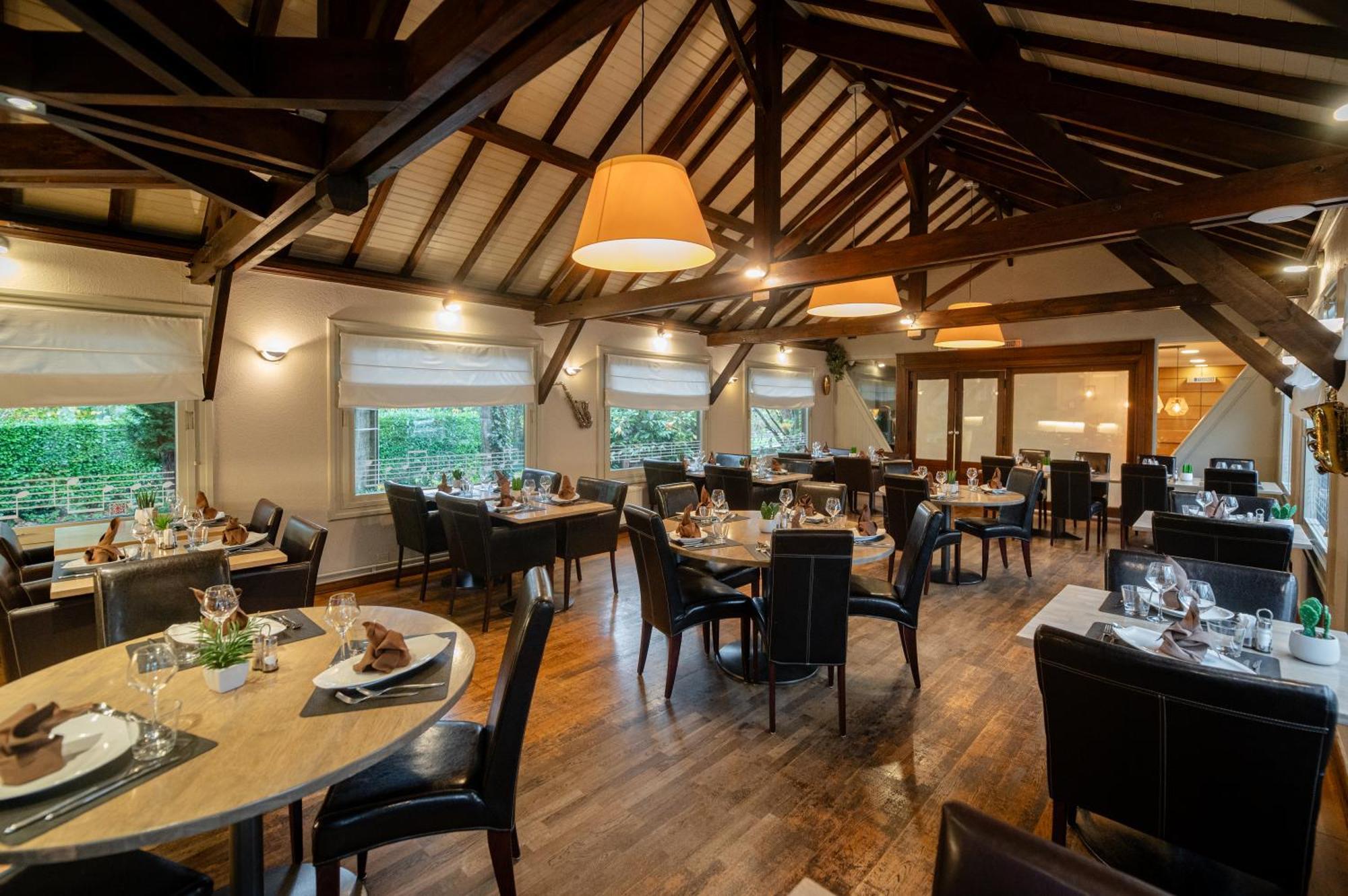 Logis Hotel Restaurant Des Acacias Lille Neuville En Ferrain Neuville-en-Ferrain Exterior photo